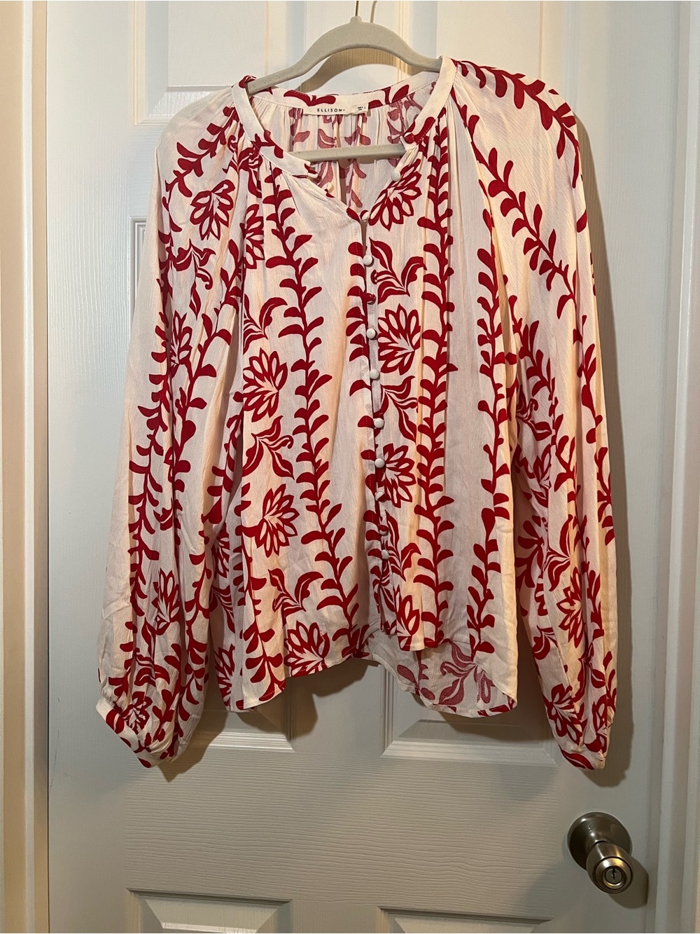 🦋 Ellison White buttonup Blouse with Red Floral vines size large
